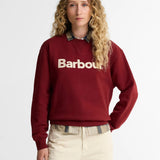 Mannequin portant le sweat Hartland rouge canneberge BARBOUR FEMME sur une chemise à carreaux