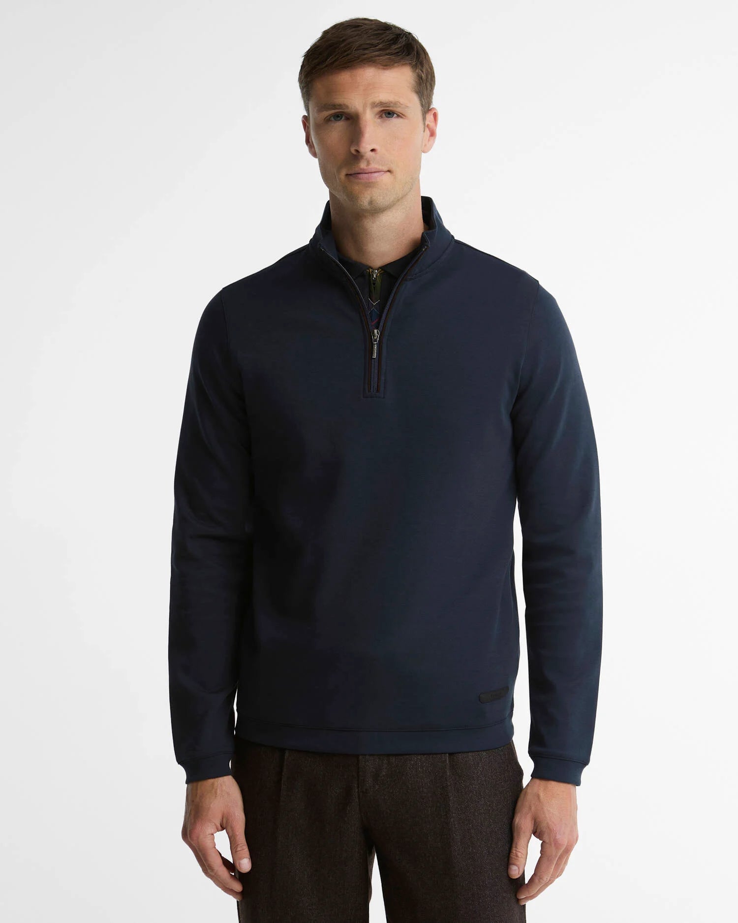 Mannequin portant le sweat à demi-zip Guy bleu marine BARBOUR HOMME de face