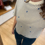 T-shirt court rayé avec fleurs brodés Josef - Crème & Ciel - DES PETITS HAUTS