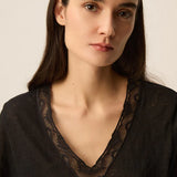 T-shirt en lin avec col V en dentelle Hela - Noir - DES PETITS HAUTS