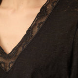 T-shirt en lin avec col V en dentelle Hela - Noir - DES PETITS HAUTS