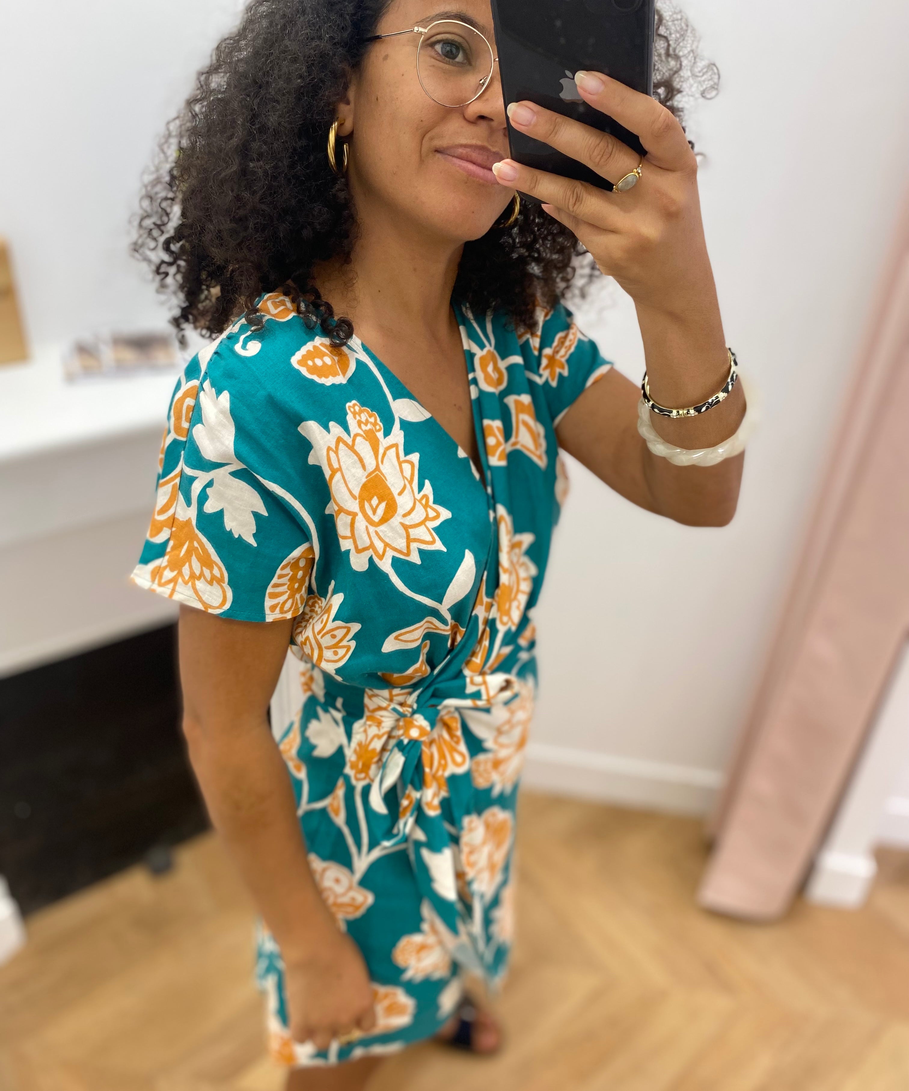 Robe courte portefeuille à fleurs Velora - Vert - GRACE & MILA