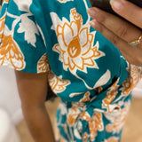 Robe courte portefeuille à fleurs Velora - Vert - GRACE & MILA
