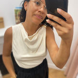 Top chic asymétrique drapé avec bijou épaule Wagner - GRACE & MILA