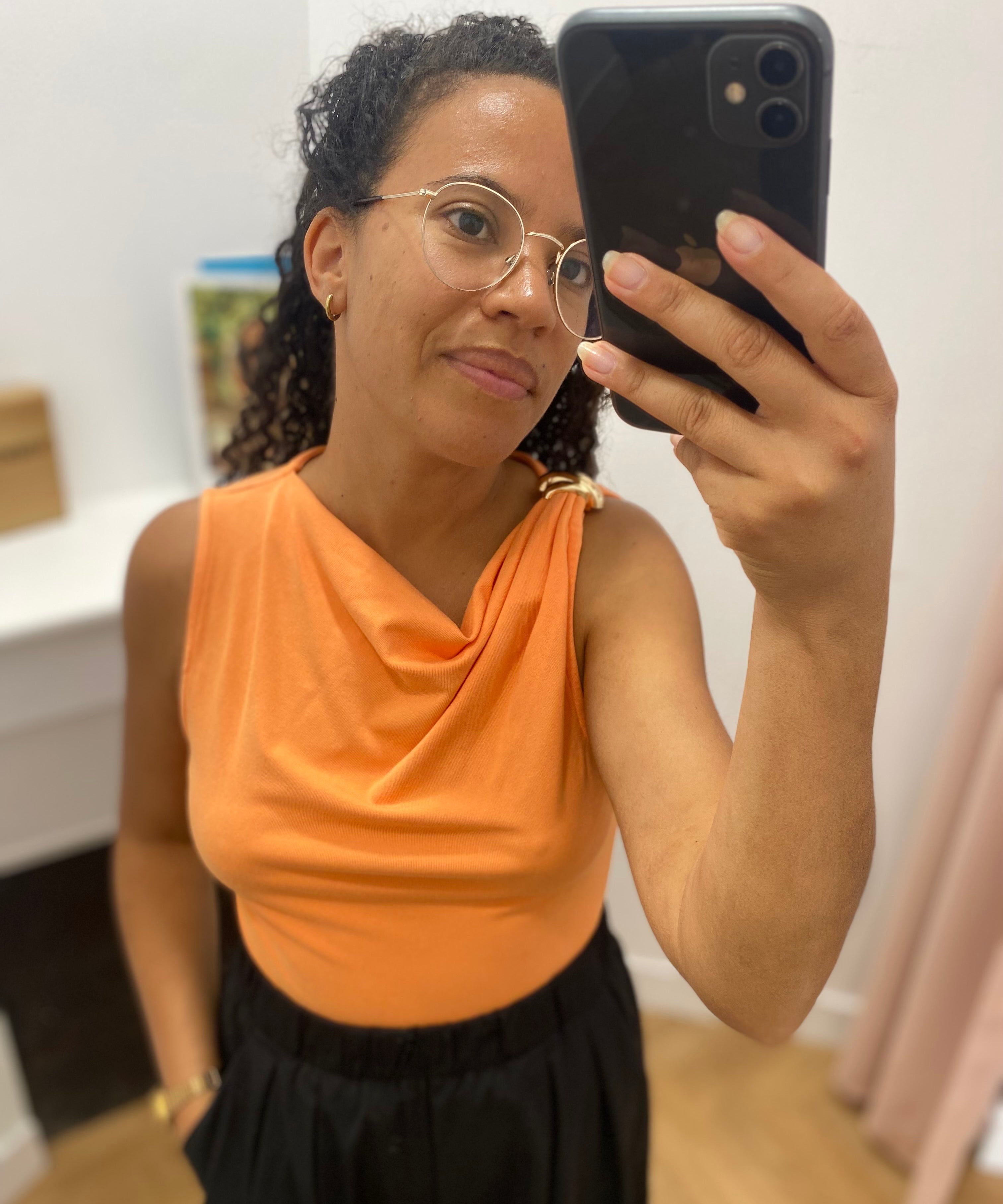 Top chic asymétrique drapé avec bijou épaule Wagner - GRACE & MILA