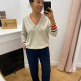 Pull col V et manches brodées Xellaver - Ecru - TBS Femme