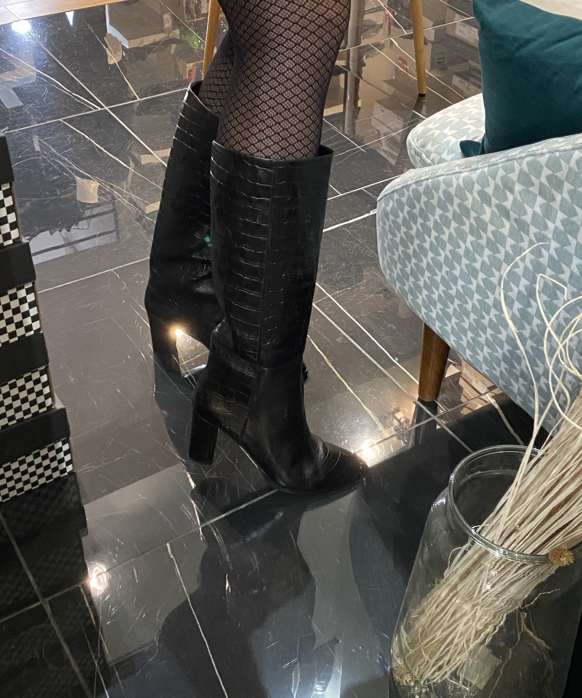 Crocodile-embossed leather heeled boots - Black - IKKS