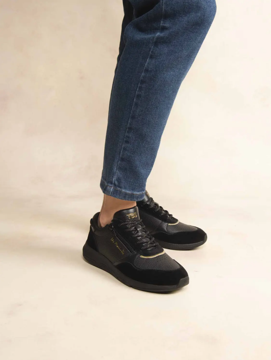 Running JAZAZIP TBS noire – portée avec un jean