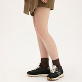Baskets FLOW Initials VANESSA WU noires – portées avec chaussettes marron