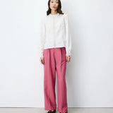 Blouse ABIGAIL GRACE & MILA ivoire – portée de face avec pantalon rose