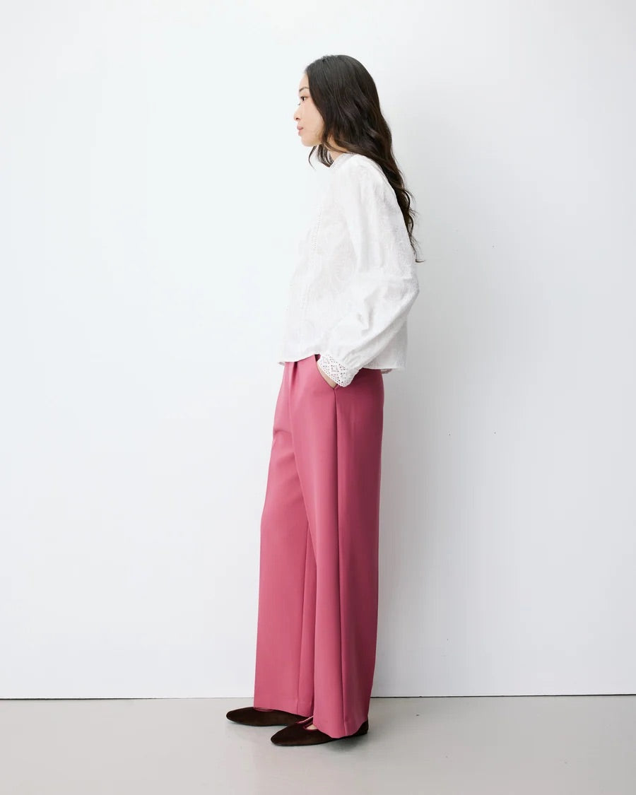 Blouse ABIGAIL GRACE & MILA ivoire – vue de profil avec manches longues et coupe droite