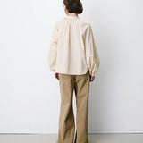Blouse ALBANE GRACE & MILA beige rayée – silhouette portée de dos
