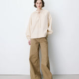 Blouse ALBANE GRACE & MILA beige rayée – look porté de face