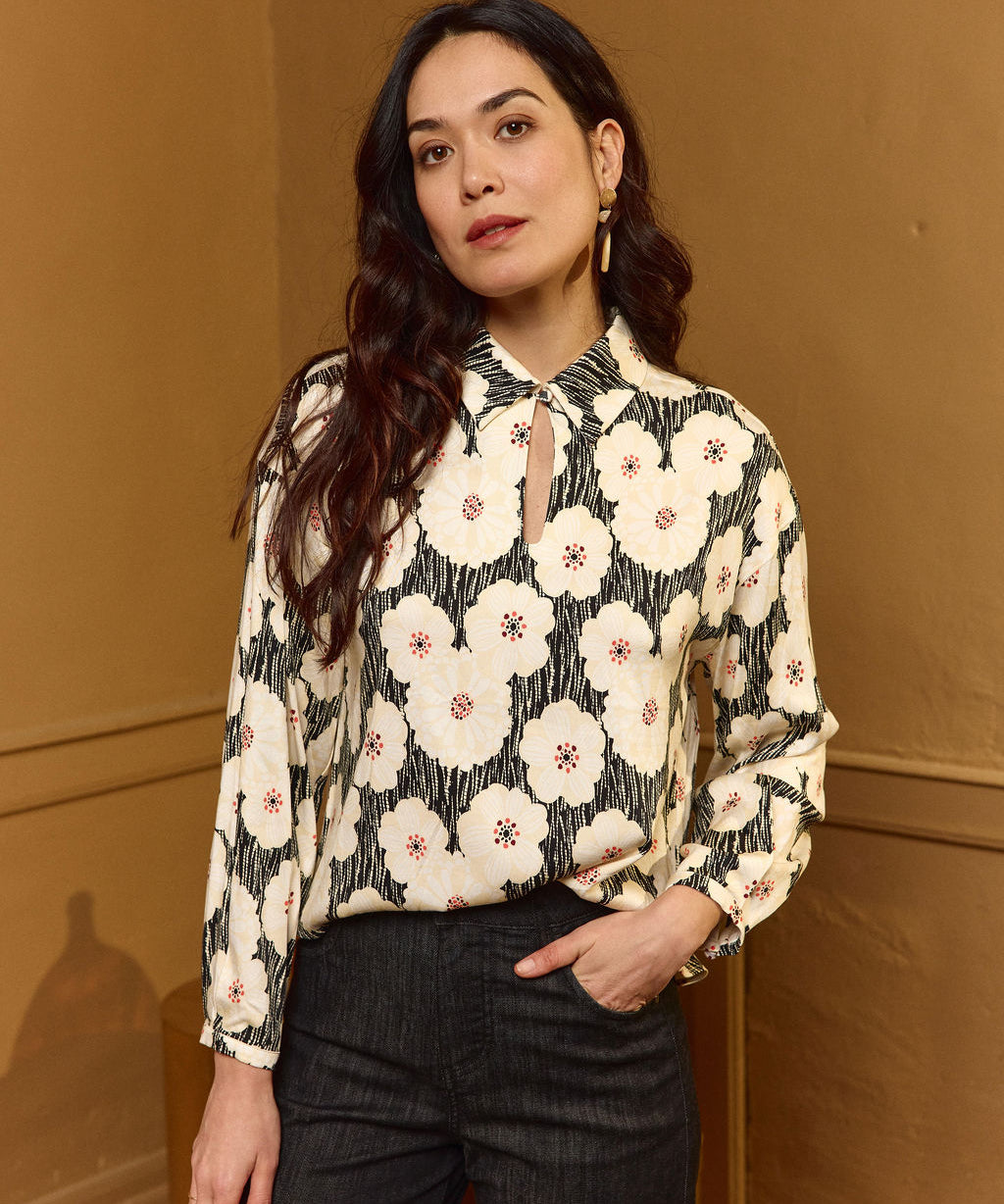 Blouse COCOON FLOWERS Lola Espeleta – détail imprimé floral et col avec ouverture goutte