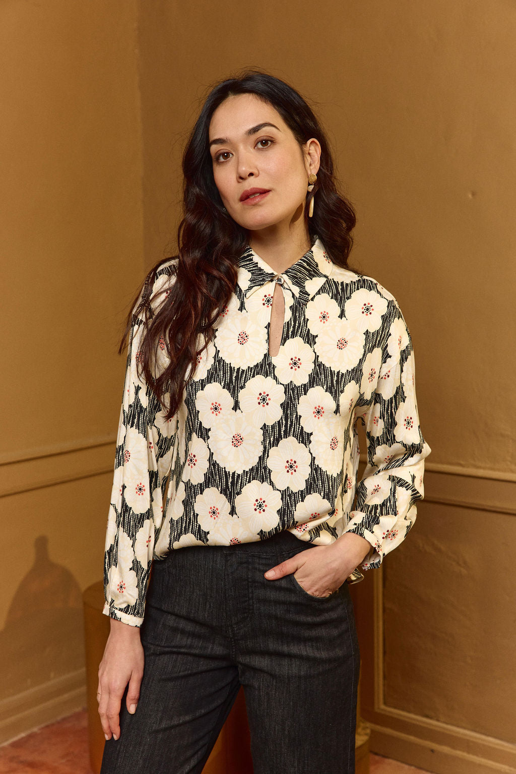 Blouse COCOON FLOWERS Lola Espeleta – détail imprimé floral et col avec ouverture goutte