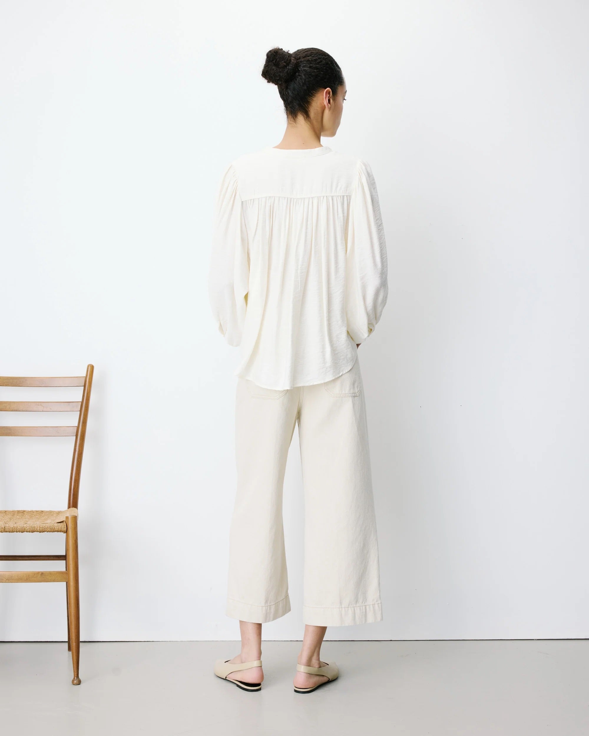 Blouse AURIANE GRACE & MILA écrue – portée de dos