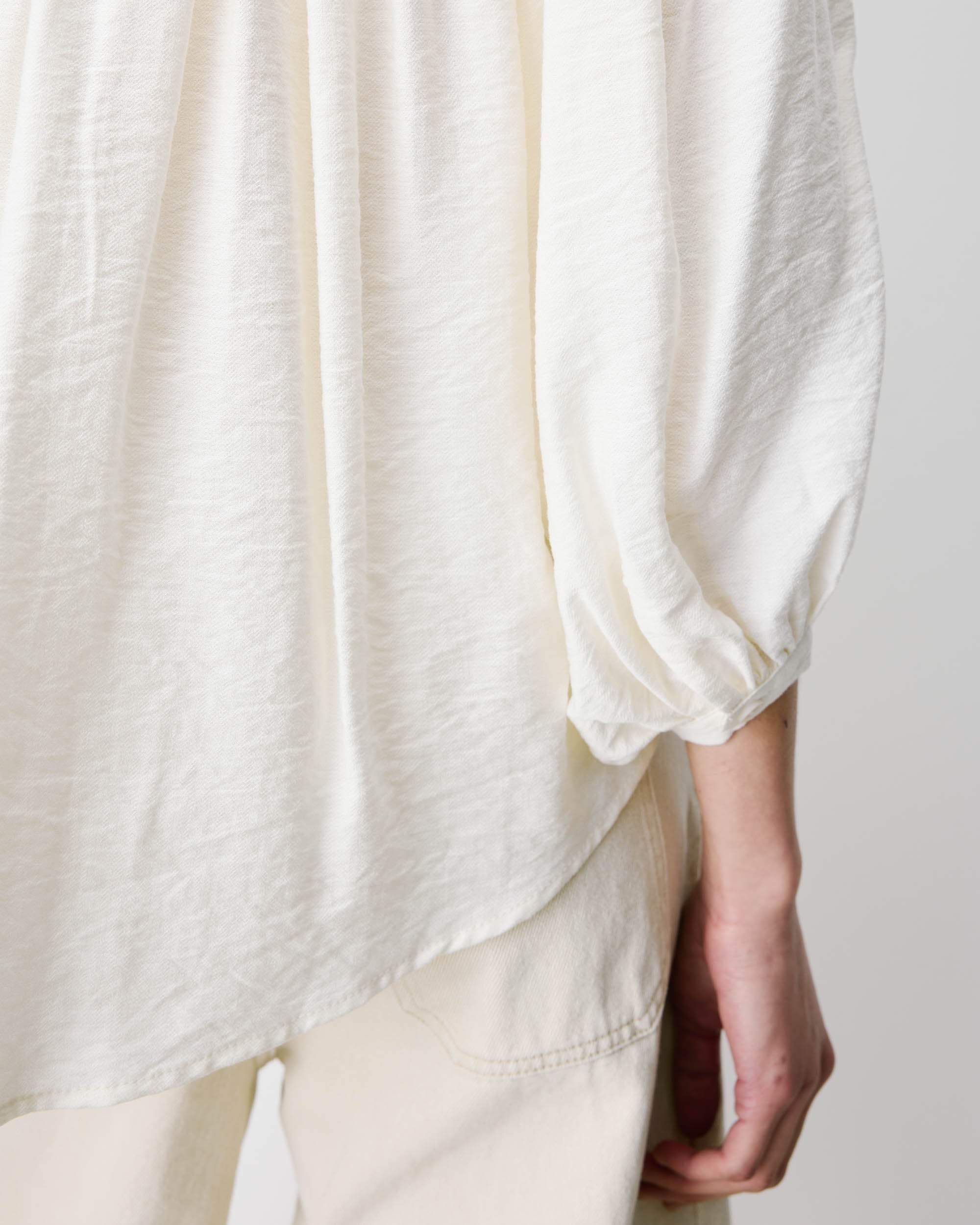 Blouse AURIANE GRACE & MILA écrue – détail fronces et poignet boutonné