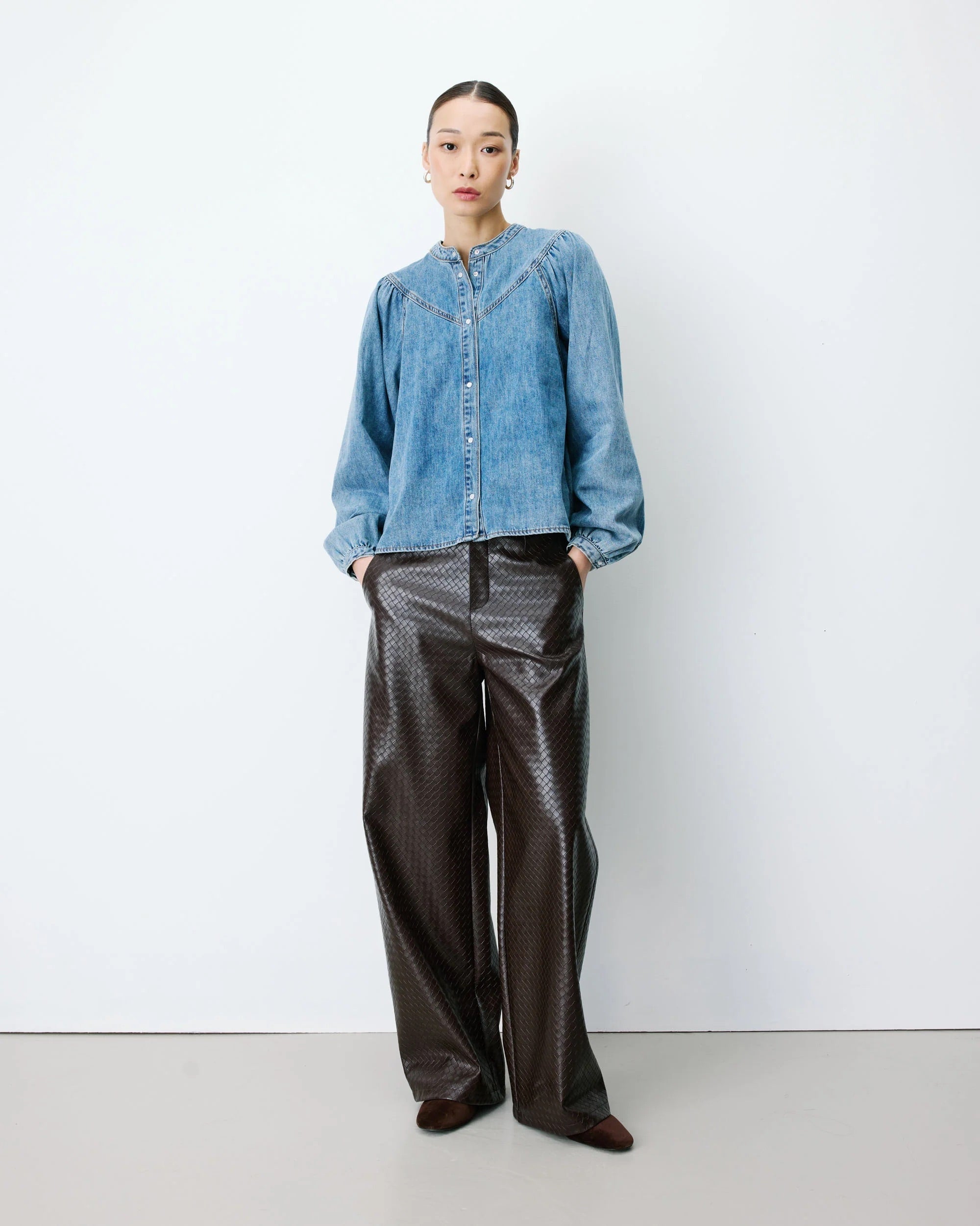 Blouse en denim ANAELLE GRACE & MILA Lightblue – silhouette portée de face