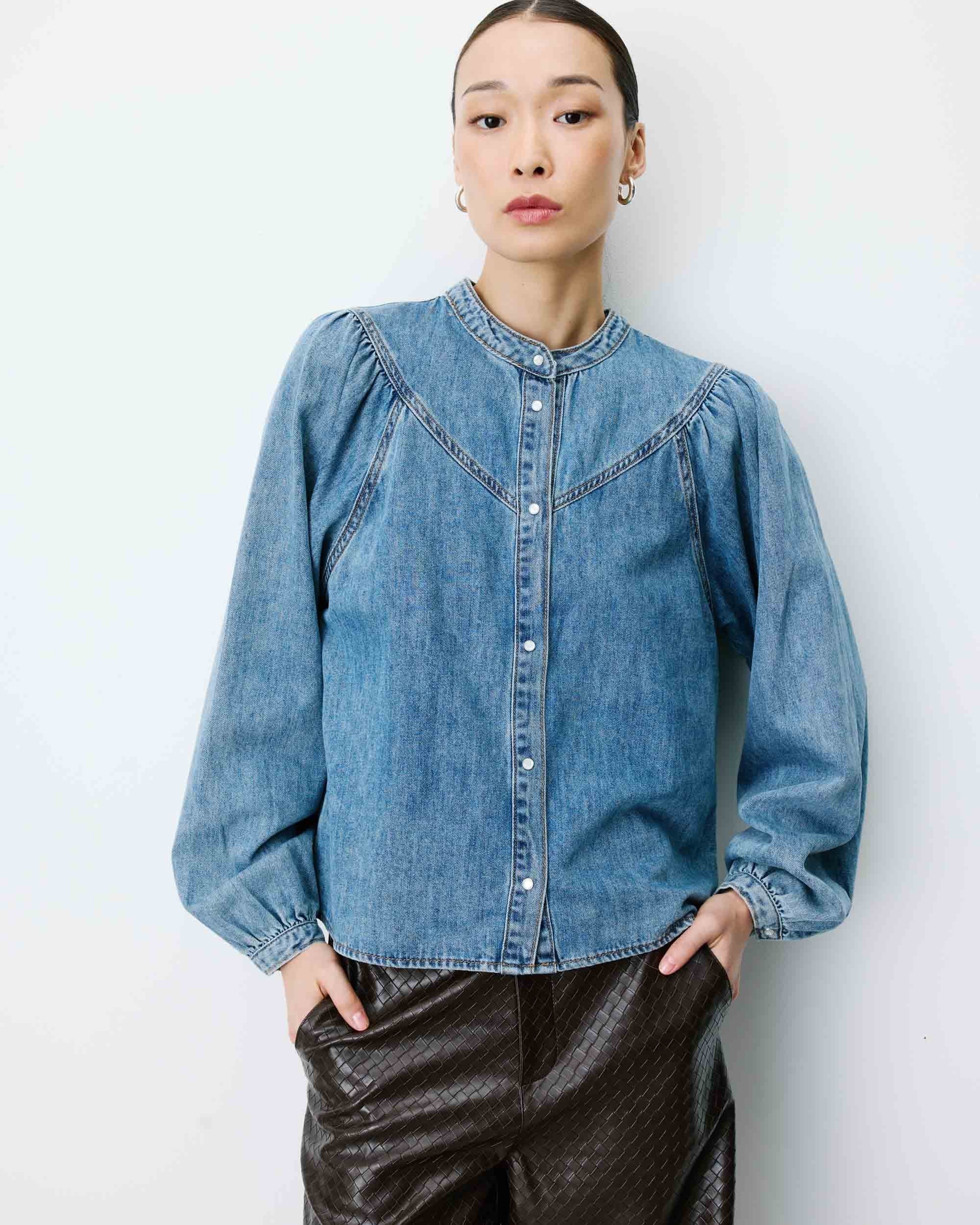 Blouse en denim ANAELLE GRACE & MILA Lightblue – portée de face
