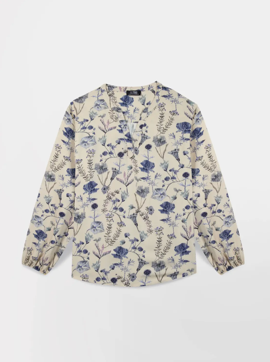 Blouse fluide Noemamis TBS beige à fleurs bleues et manches longues vue de face