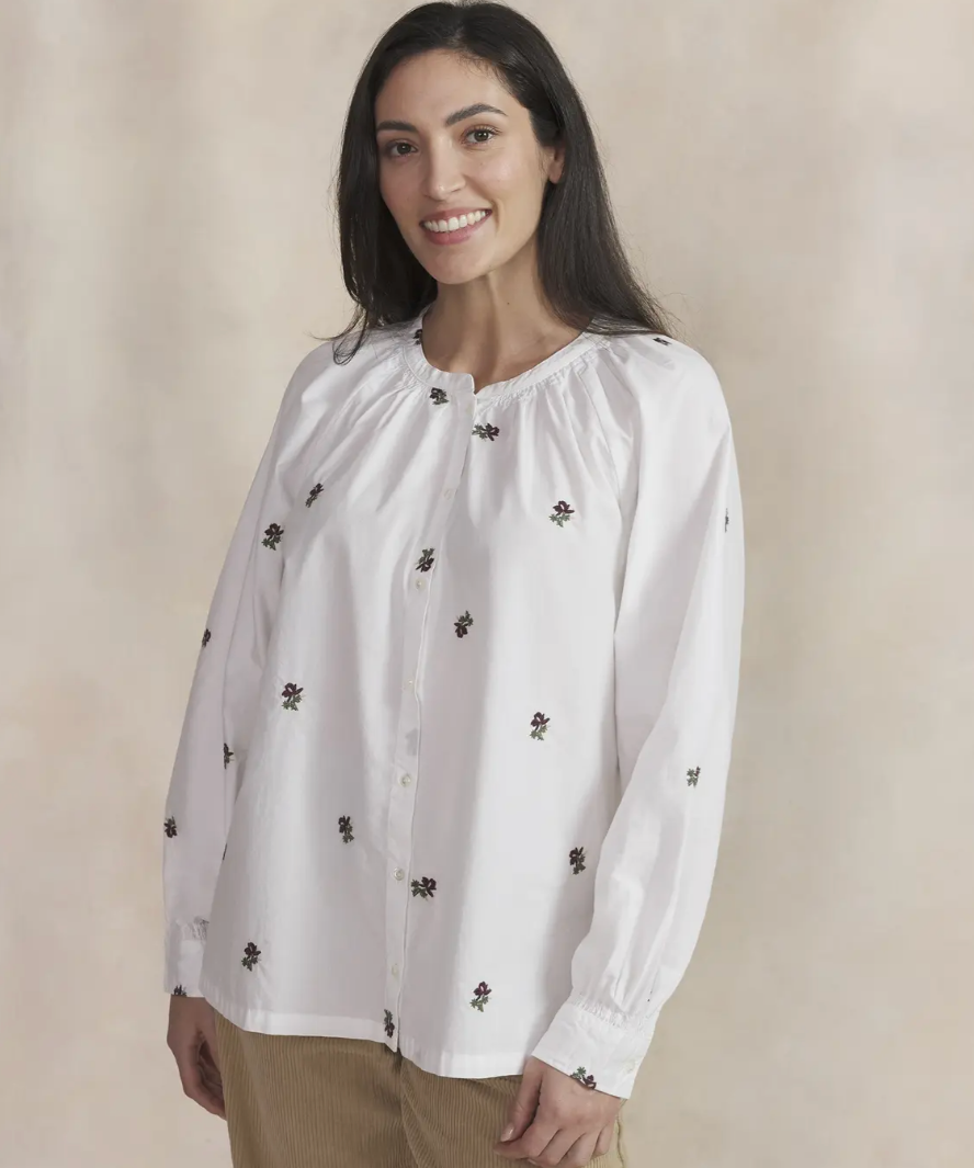 Blouse LAMEAMIS TBS blanche brodée – portée de face