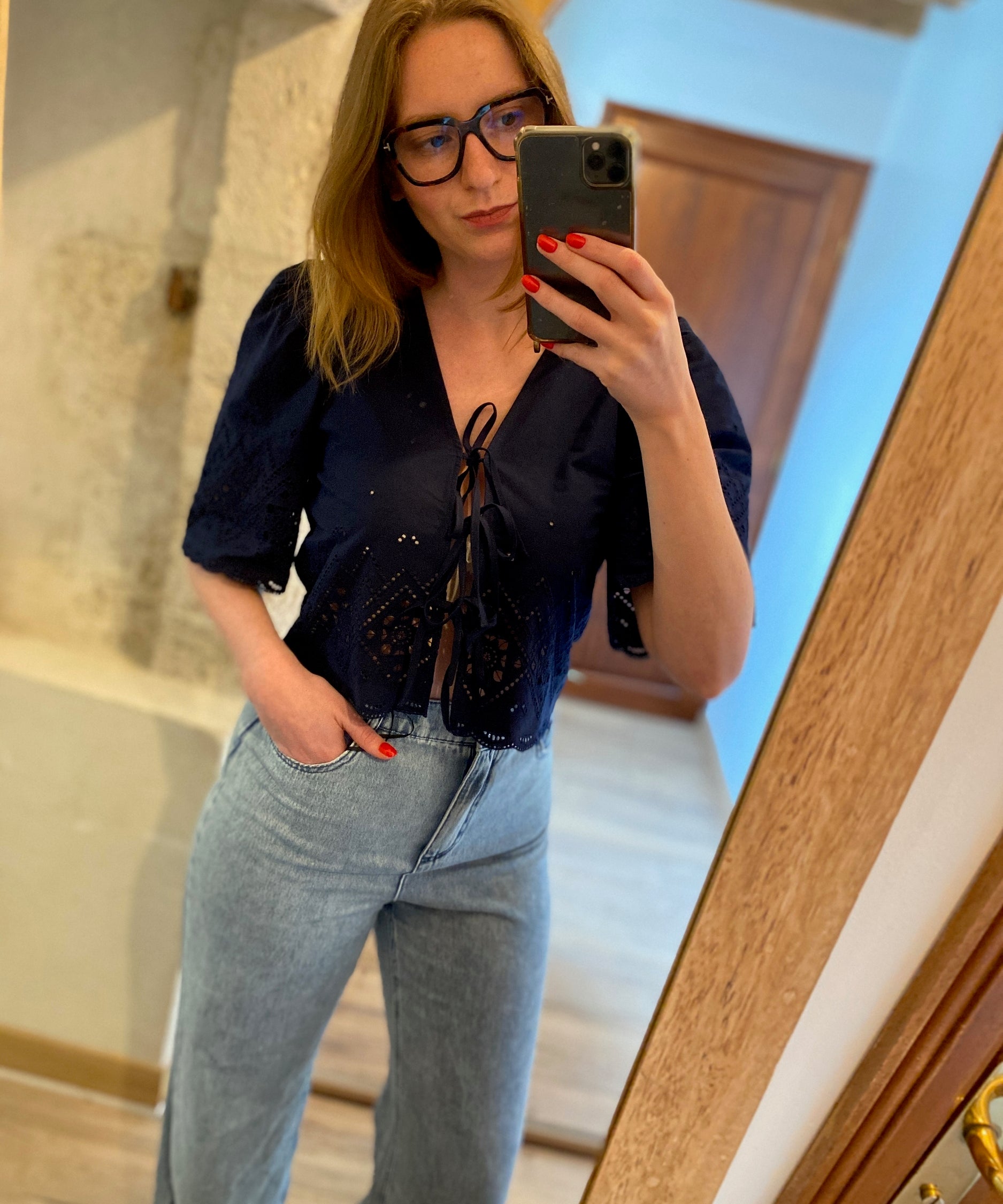 Blouse courte brodée Linda - Bleu marine - Suncoo