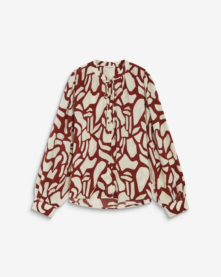 Blouse AMBRINE GRACE & MILA – imprimé géométrique terracotta et écru, col V à nouer