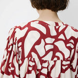 Blouse AMBRINE GRACE & MILA – détail des fronces sous l'empiècement dos