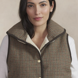 Gilet TAMMYSAN TBS à carreaux bruns – détail porté du col montant