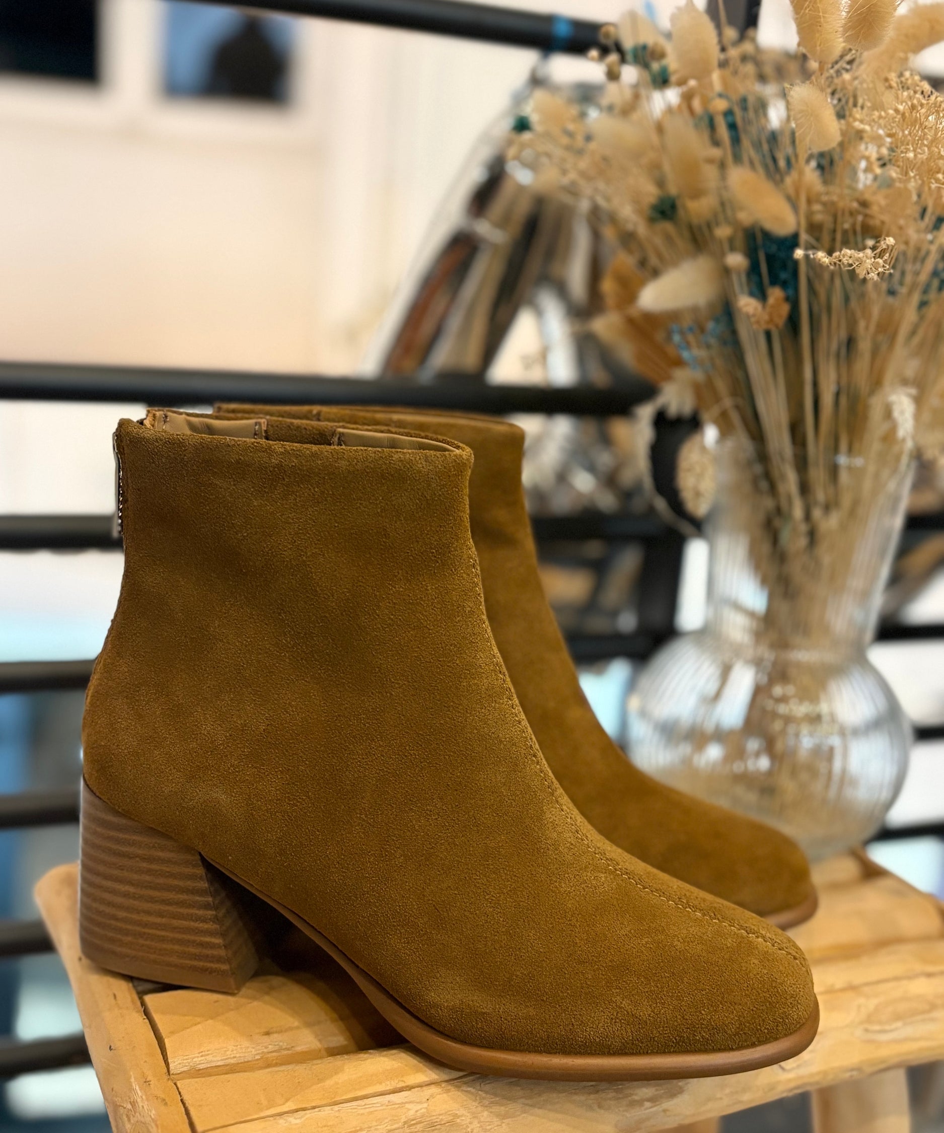 Bottines à talon bloc en cuir velours Skara - Cognac - SCHMOOVE WOMEN