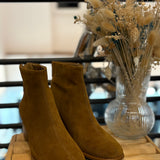 Bottines à talon bloc en cuir velours Skara - Cognac - SCHMOOVE WOMEN