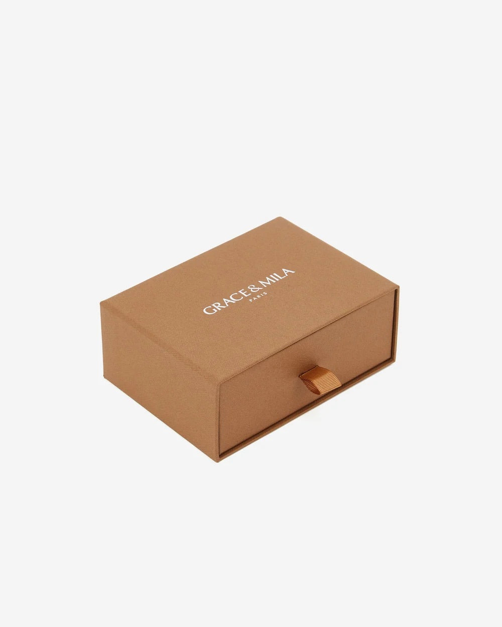 Coffret cadeau AGATHE GRACE & MILA fermé – boîte marron avec logo de la marque