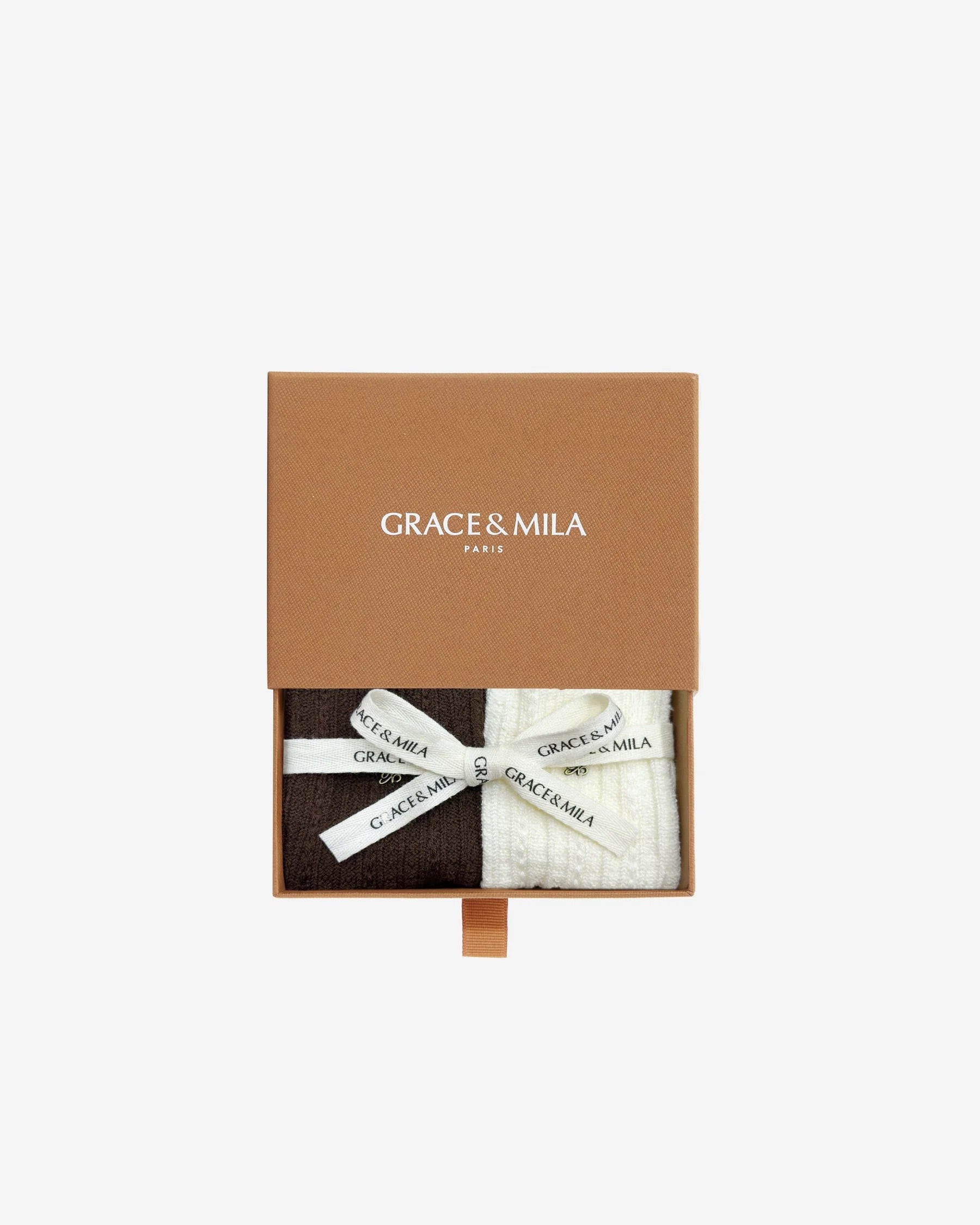 Coffret chaussettes AGATHE GRACE & MILA – vue de dessus avec ruban et deux paires de chaussettes