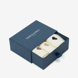 Chaussettes ASTERIA GRACE & MILA – coffret ouvert avec trois paires à cœurs