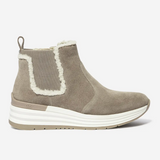 Bottine Chelsea Temarie TBS taupe et beige en cuir velours vue de profil