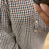 Blouse à carreaux C'EST BEAU LA VIE – gros plan sur le tissu et les boutons
