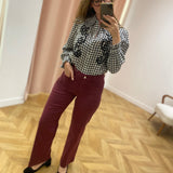 Chemisier Hotel Boho C'est Beau La Vie à carreaux noir et écru – porté avec pantalon bordeaux