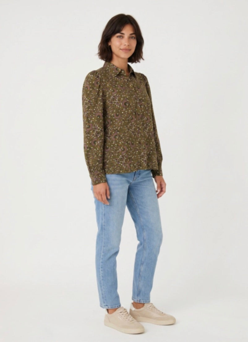 Chemisier Boho Lola Espeleta vert – porté avec jean clair