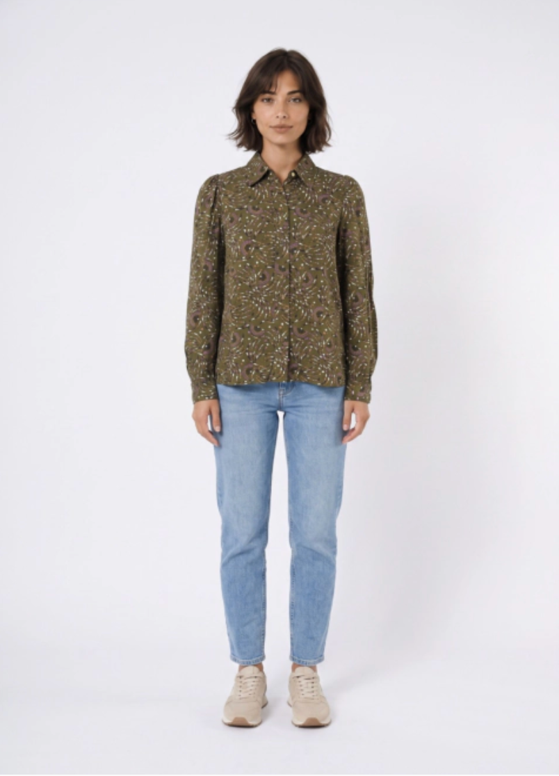 Chemisier Boho Lola Espeleta vert – silhouette portée de face