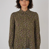 Chemisier Boho Lola Espeleta vert – porté de face et détail des manches