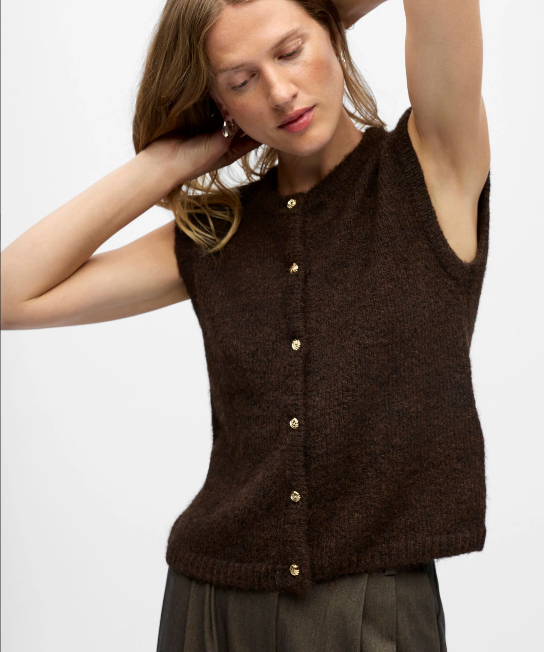Gilet sans manches Objsaggia OBJECT marron Seal Brown porté – vue rapprochée