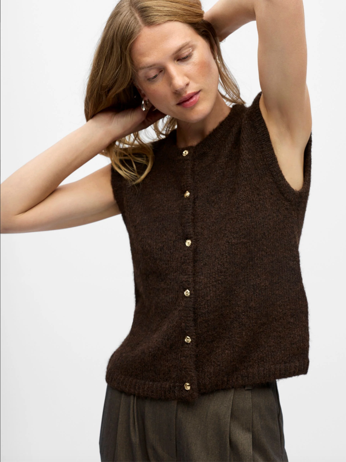Gilet sans manches Objsaggia OBJECT marron Seal Brown porté – vue rapprochée