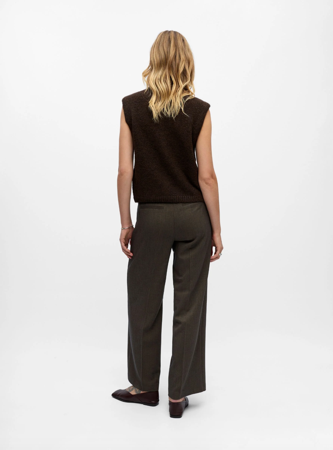 Gilet sans manches Objsaggia OBJECT Seal Brown porté – vue de dos