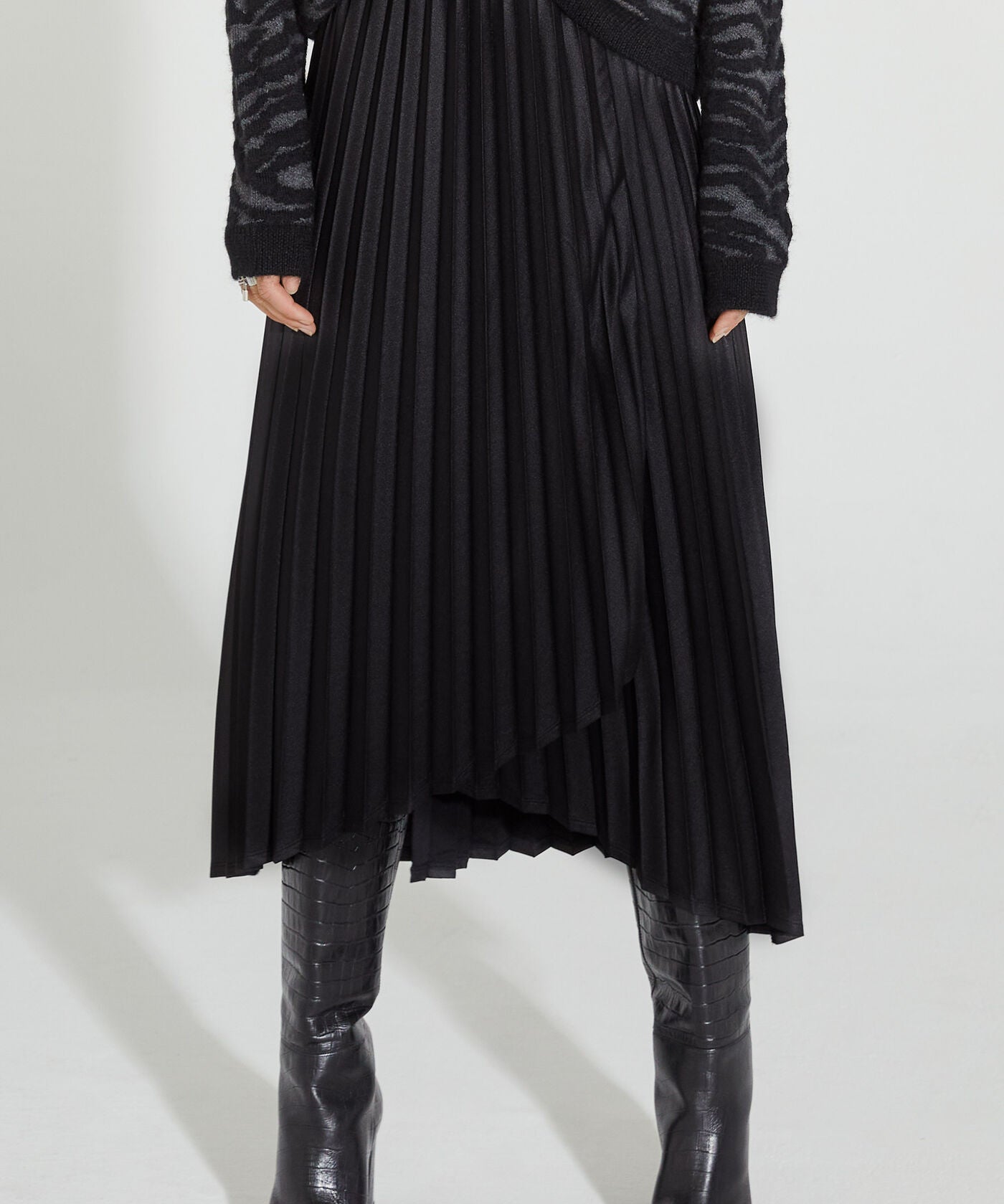 JUPE MIDI PLISSÉE EFFET CROISÉ DEVANT - Noir - Ikks Women