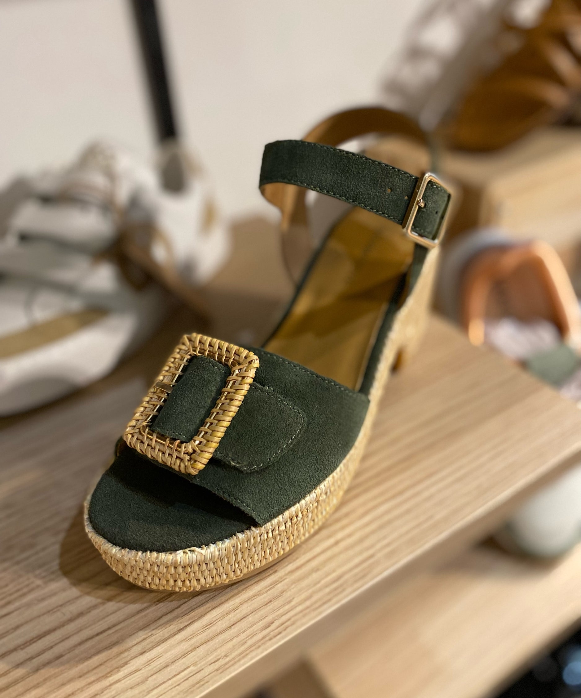 Sandales Tihana Buckle à semelle compensée - Olive - SCHMOOVE