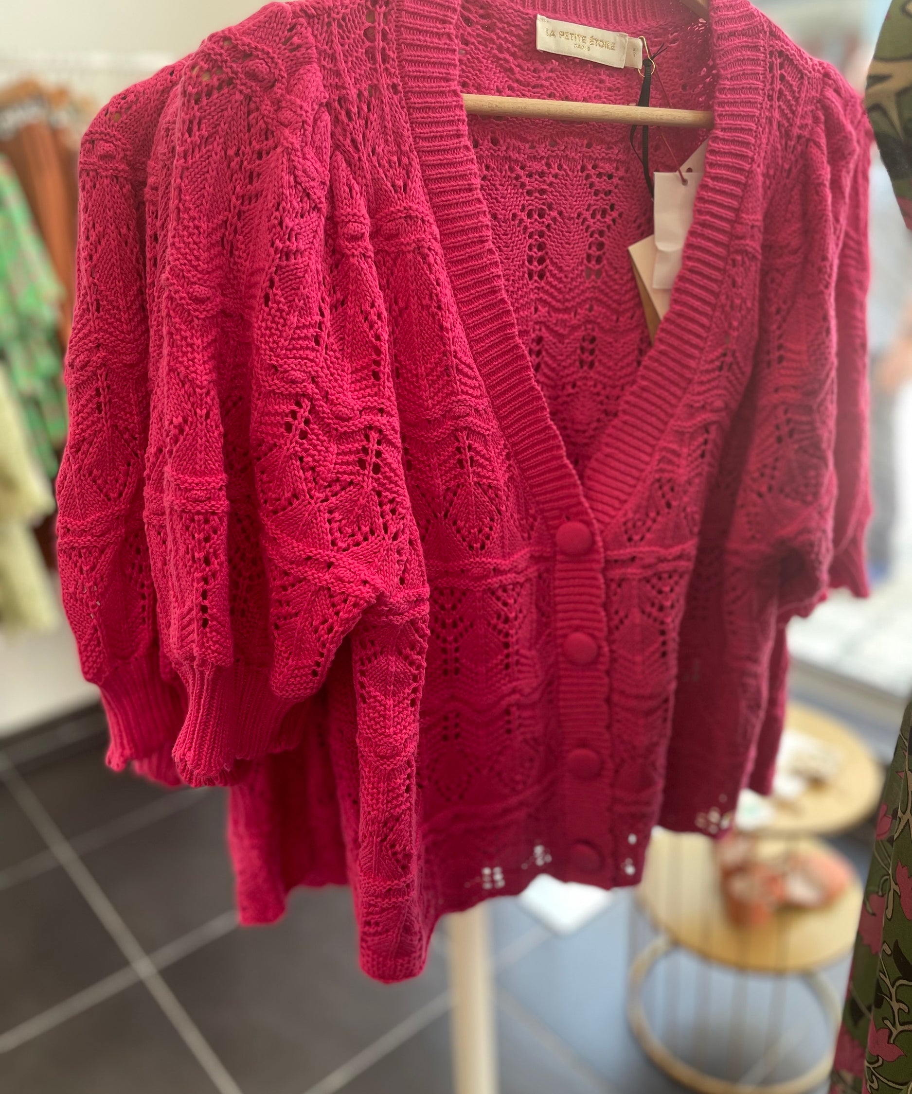 Gilet manches courtes en maille ajourée Rowena - Fuchsia - LA PETITE ÉTOILE