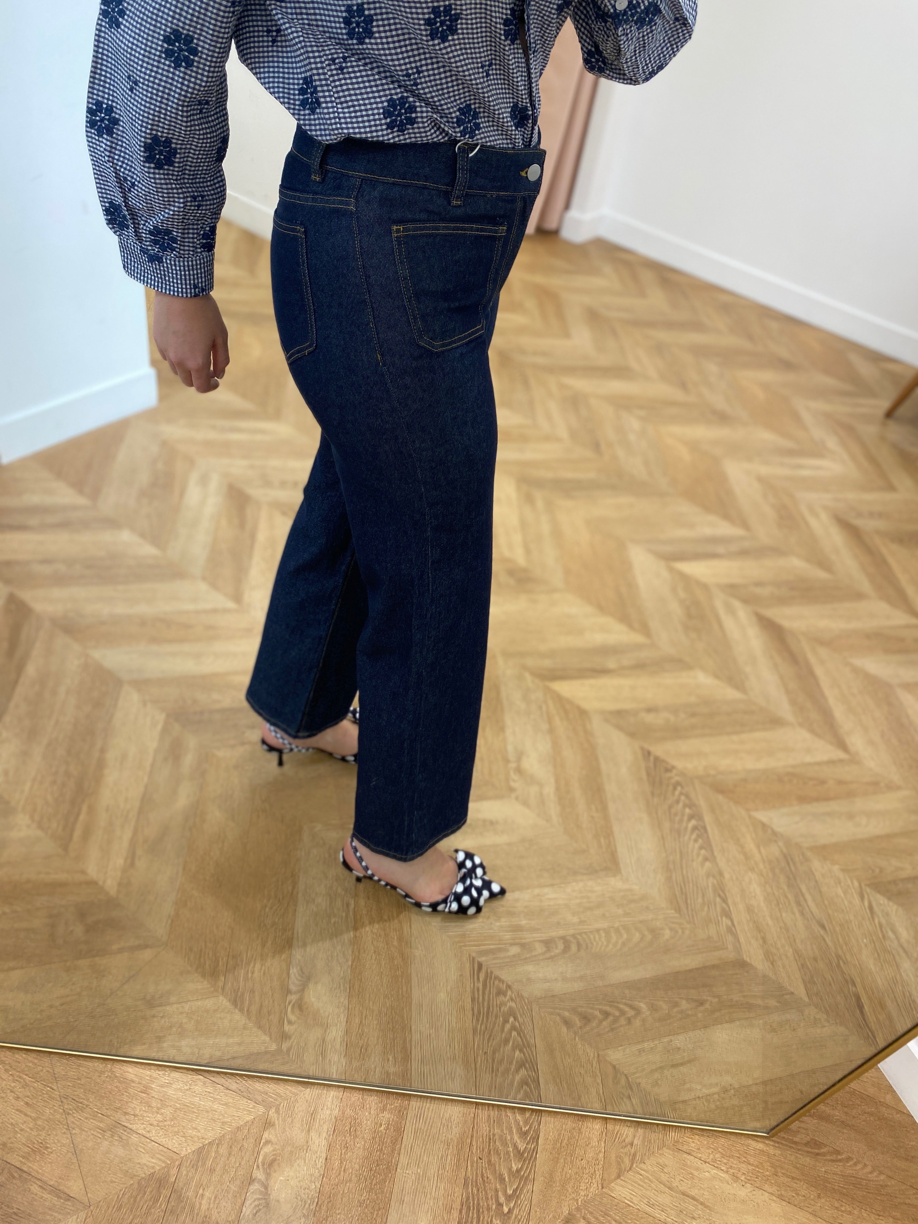 Jean Viflorie VILA en denim bleu foncé porté de profil