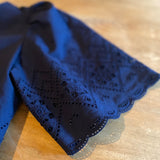 Blouse courte brodée Linda - Bleu marine - Suncoo