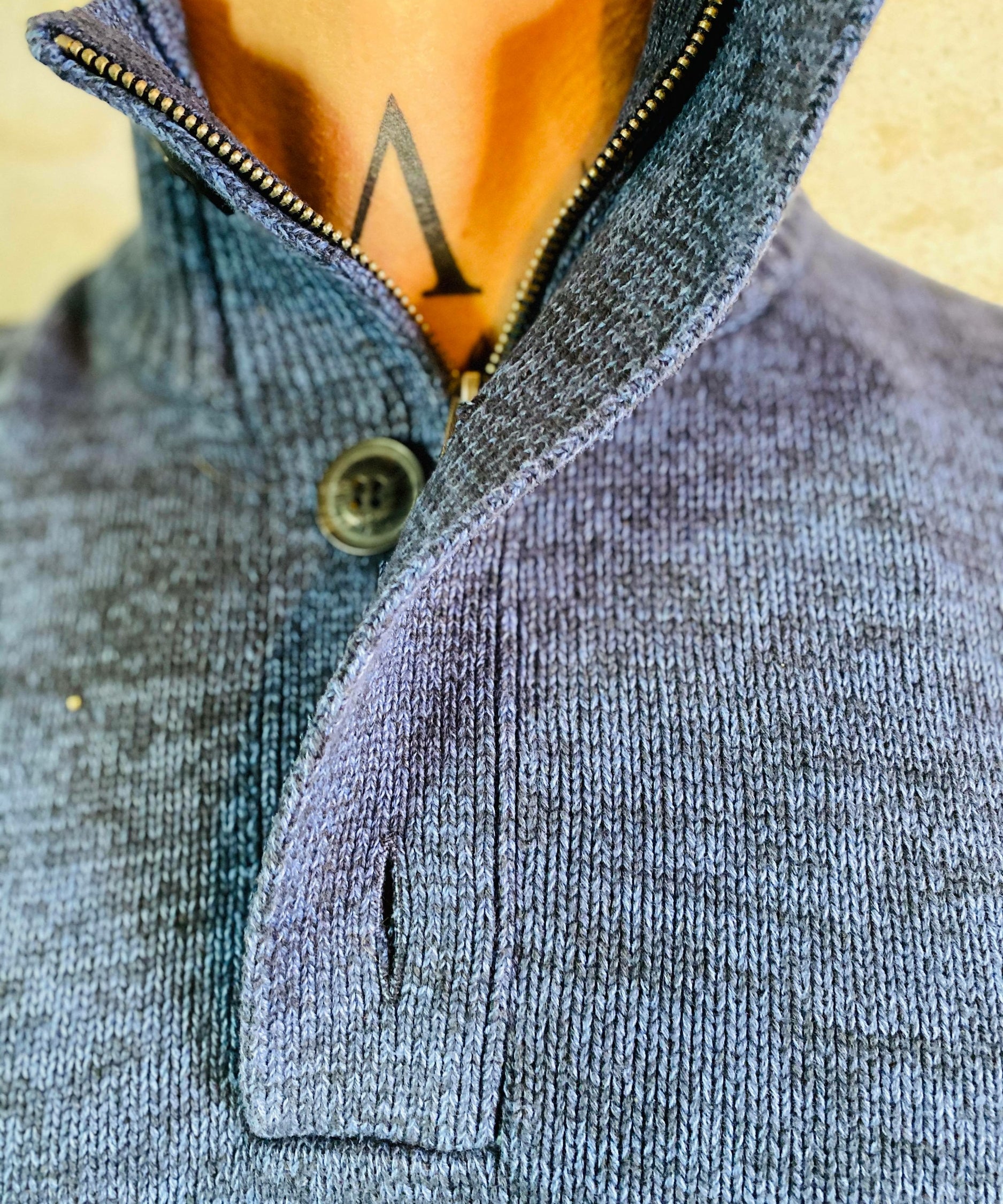 Pull col camionneur bleu