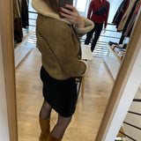 Manteau court en peau lainée femme East - Taupe - SUNCOO